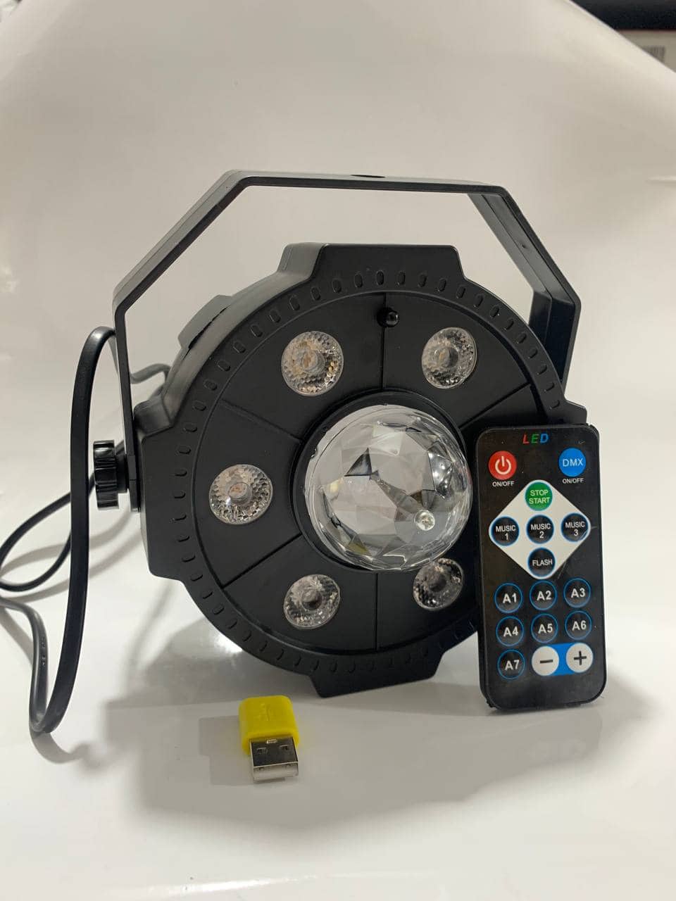 Projecteur jeux de lumiere RGB Laser rotatif  6en1 effets Stroboscope - Électronique - صورة 8