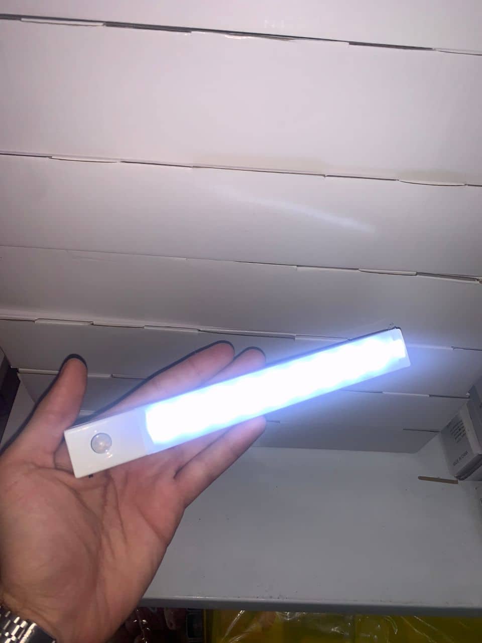 Lampe de Placard avec Detecteur de Mouvement Rechargeable et sans Fil - Décoration - صورة 8