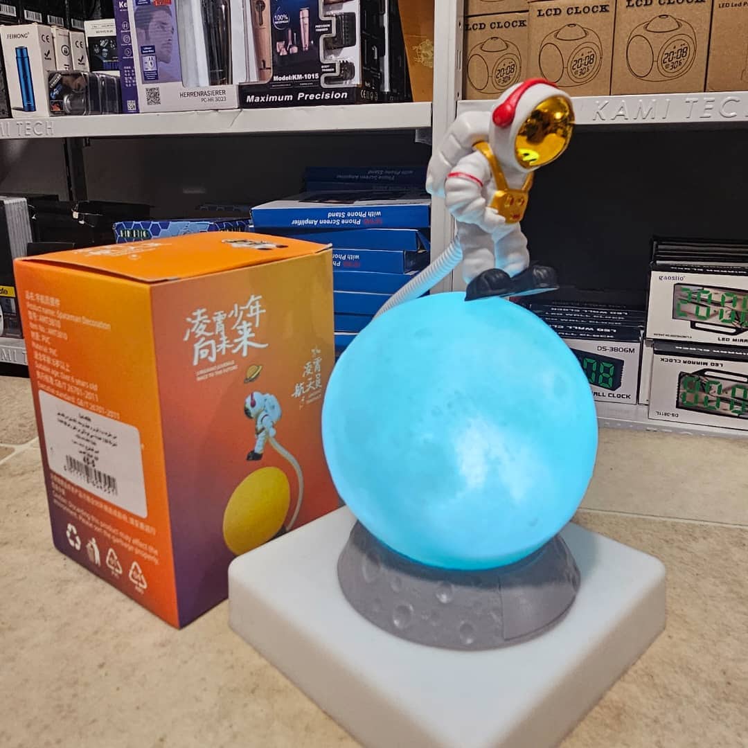 veilleuse LED 3D décoratif en forme d'astronaute Rechargeable par USB - Électronique - صورة 6