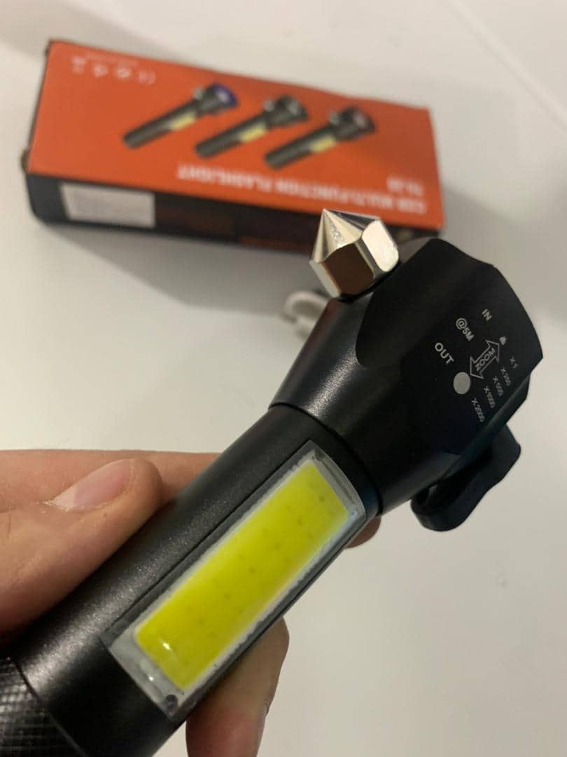 Lampe de poche rechargeable à LED avec brise vitre intégré - 300 Lumens - Accessoires Auto/Moto - صورة 9