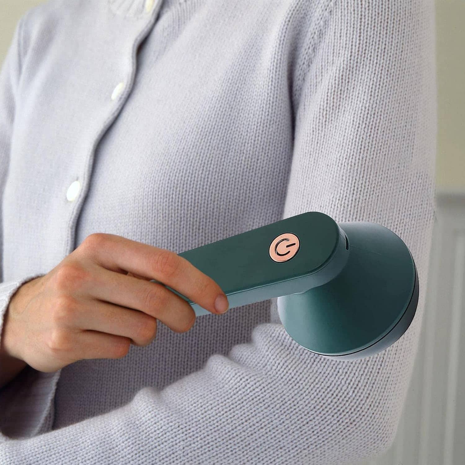 Éliminateur de peluches de vêtements électrique portable - الة الكهربائية المحمولة  لازالة الوبر من الملابس - Électronique - صورة 2