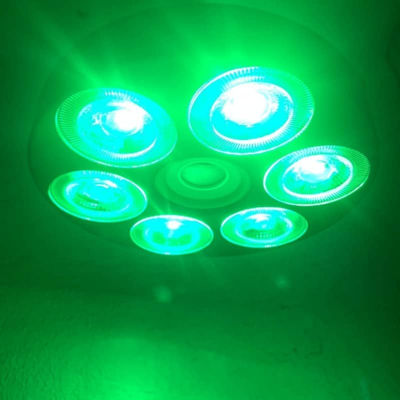 Projecteur de lumière Sonore RGB + W 4 en 1 Avec Bluetooth effet stroboscope - Électronique - صورة 8