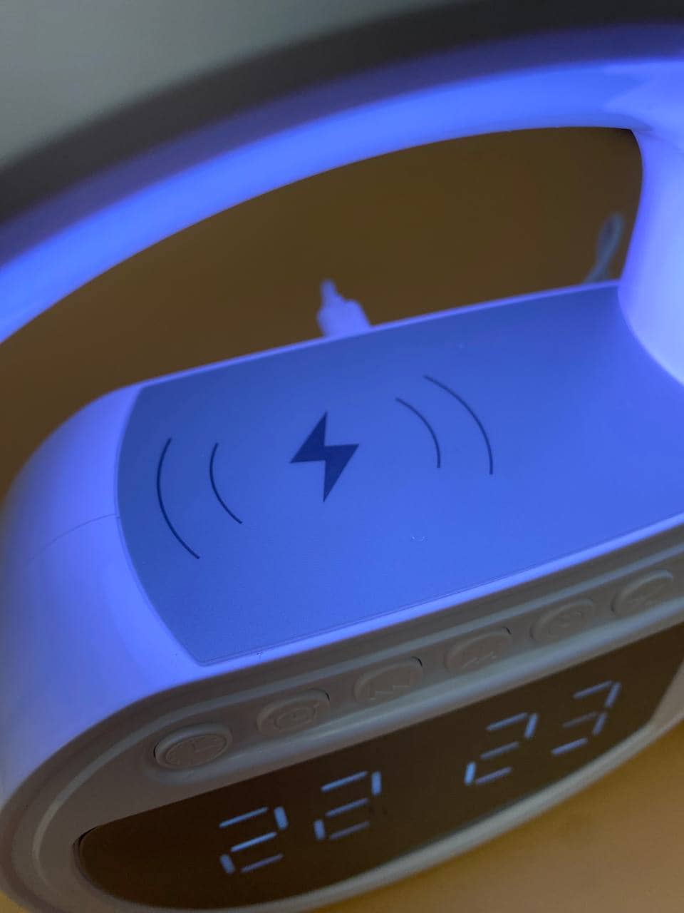 Réveil et Haut-parleur Bluetooth RGB intelligente type Big G Wireless Charger V5 - Électronique - صورة 4