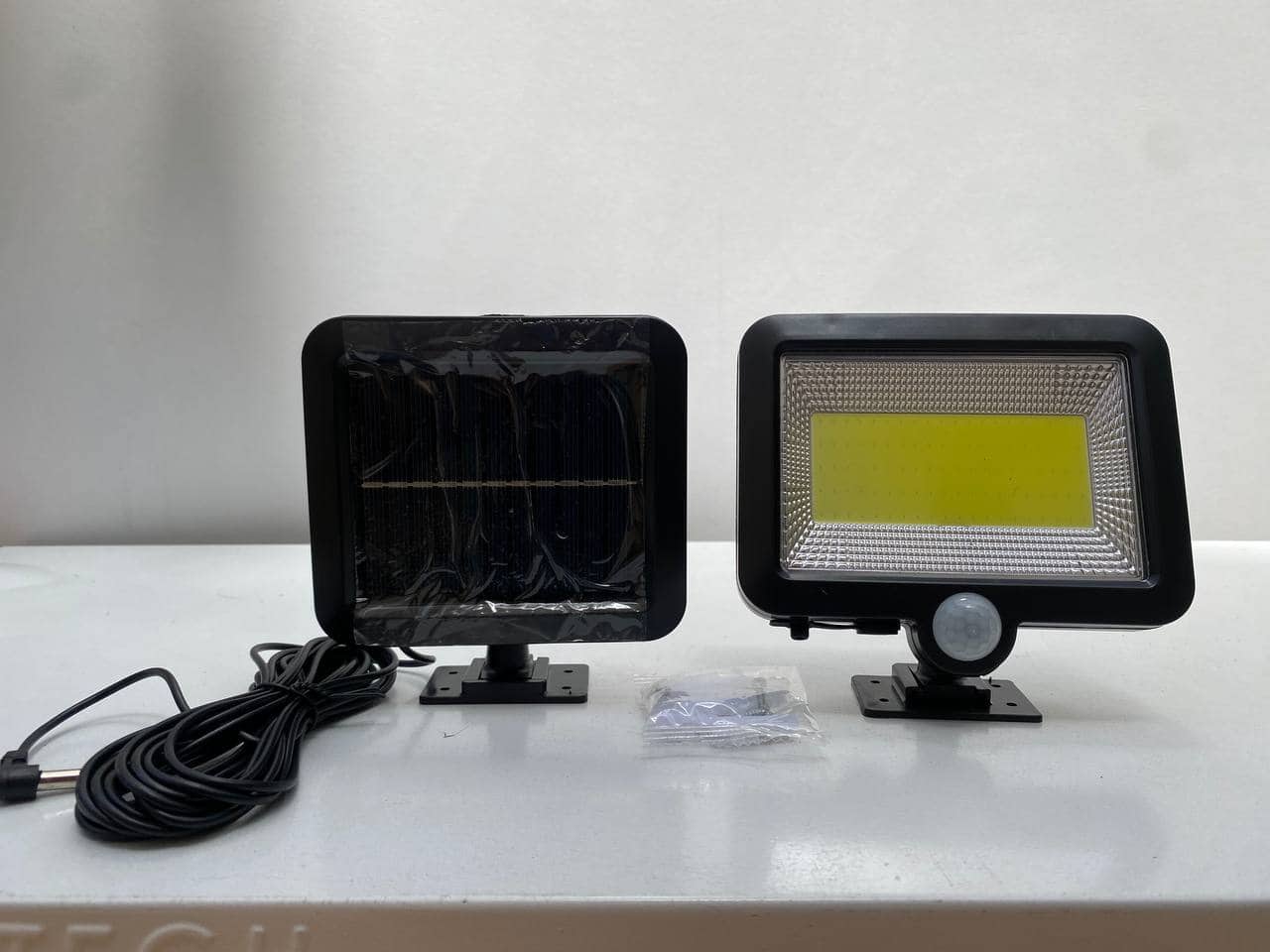 Lampe projecteur solaire LED et détecteur de mouvement 5W  IP44 - SL-F100 - Électronique - صورة 7