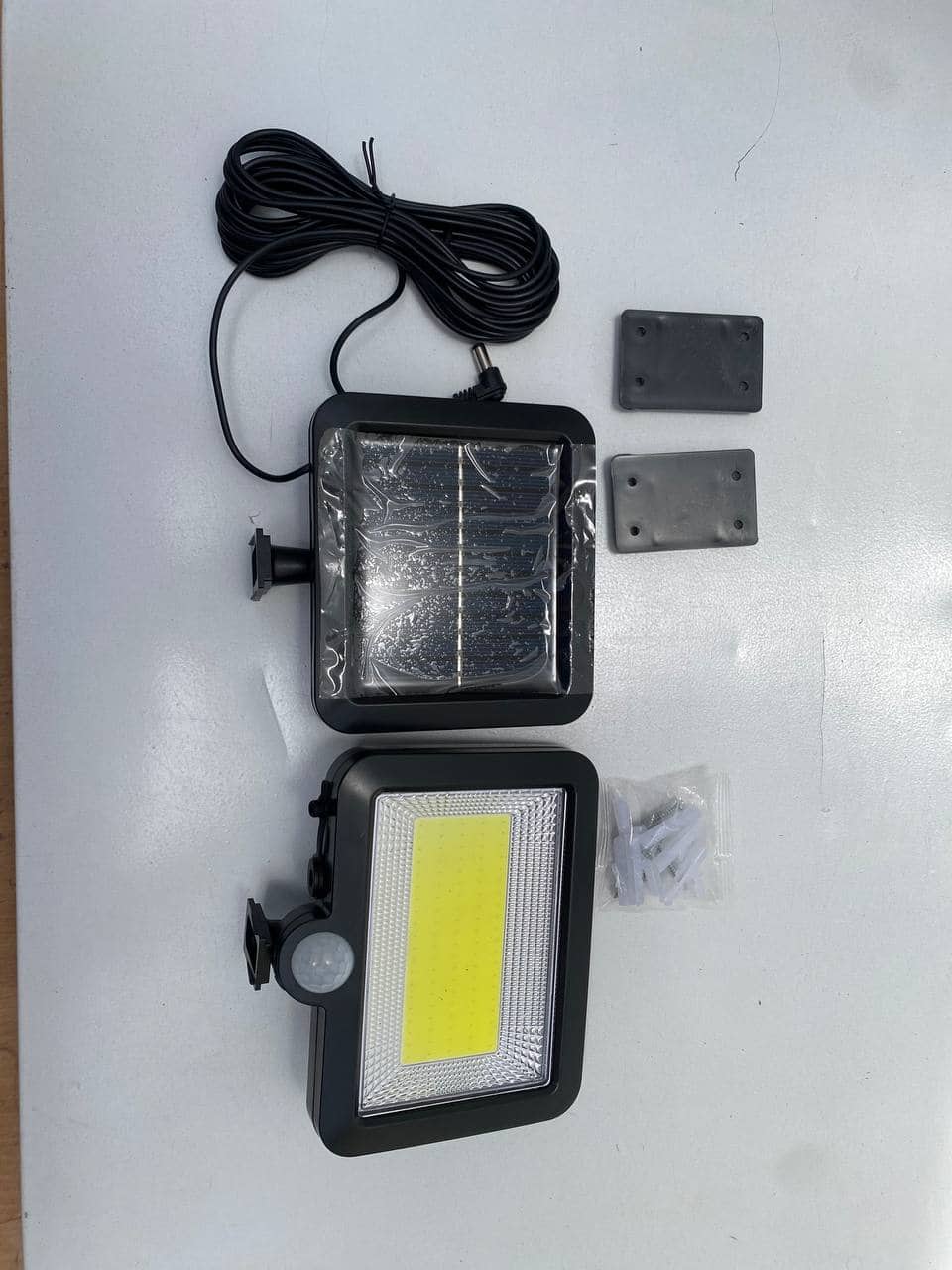 Lampe projecteur solaire LED et détecteur de mouvement 5W  IP44 - SL-F100 - Électronique - صورة 9