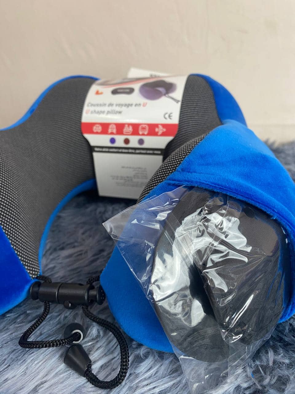 Kit de voyage 3in1 Oreiller en mousse à mémoire de forme en forme de U avec Bouchon d’oreille et Bandeau Yeux - Vacance & Loisir - صورة 7