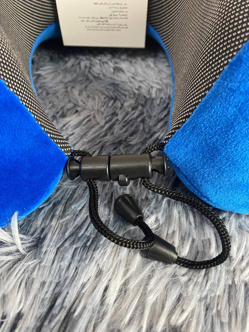 Kit de voyage 3in1 Oreiller en mousse à mémoire de forme en forme de U avec Bouchon d’oreille et Bandeau Yeux - Vacance & Loisir - صورة 8