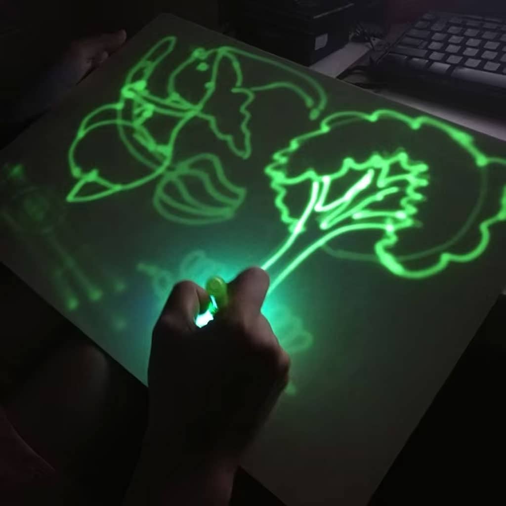 Planche à dessin graffiti lumineux pour enfants avec stylo UV - Divers - صورة 2