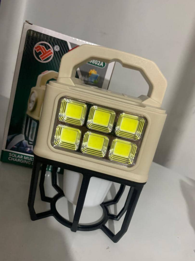 Lampe de camping à énergie solaire à 3 modes – مصباح يدوي للتخييم ب 3 أوضاع يعمل بالطاقة الشمسية - Camping et Randonnée - صورة 4