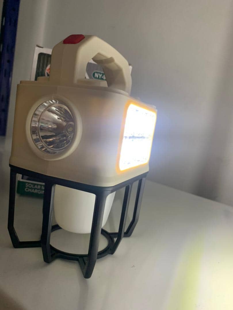 Lampe de camping à énergie solaire à 3 modes – مصباح يدوي للتخييم ب 3 أوضاع يعمل بالطاقة الشمسية - Camping et Randonnée - صورة 7