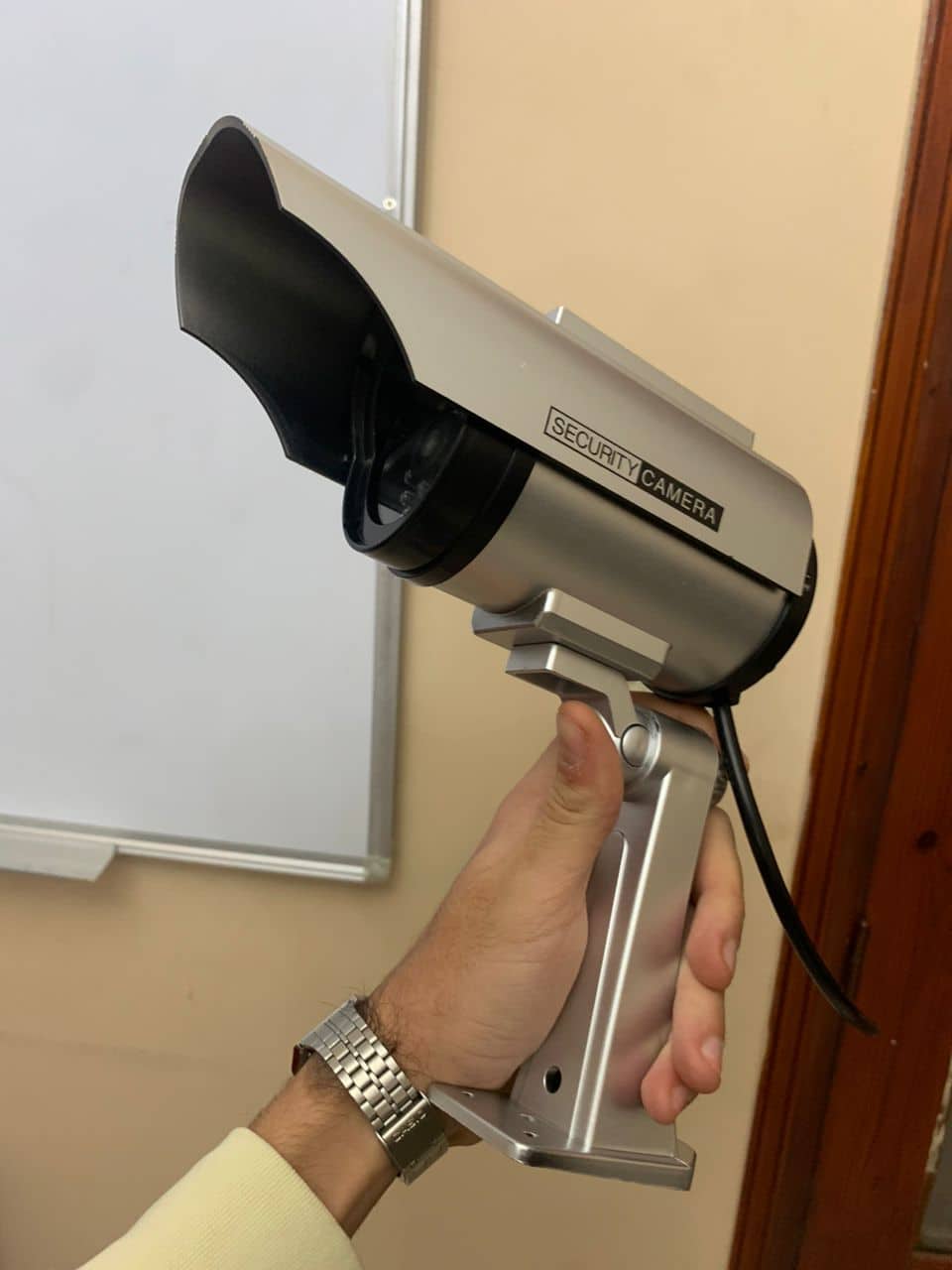 Fausse Caméras de Vidéosurveillance à énergie Solaire avec Clignotant Rouge LED - Divers - صورة 9