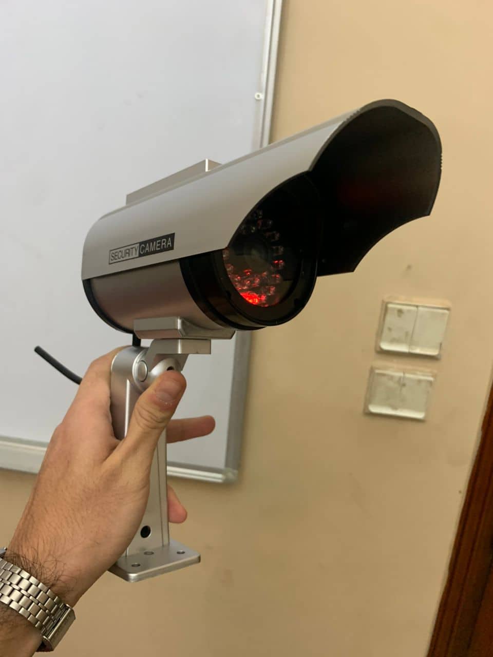 Fausse Caméras de Vidéosurveillance à énergie Solaire avec Clignotant Rouge LED - Divers - صورة 10
