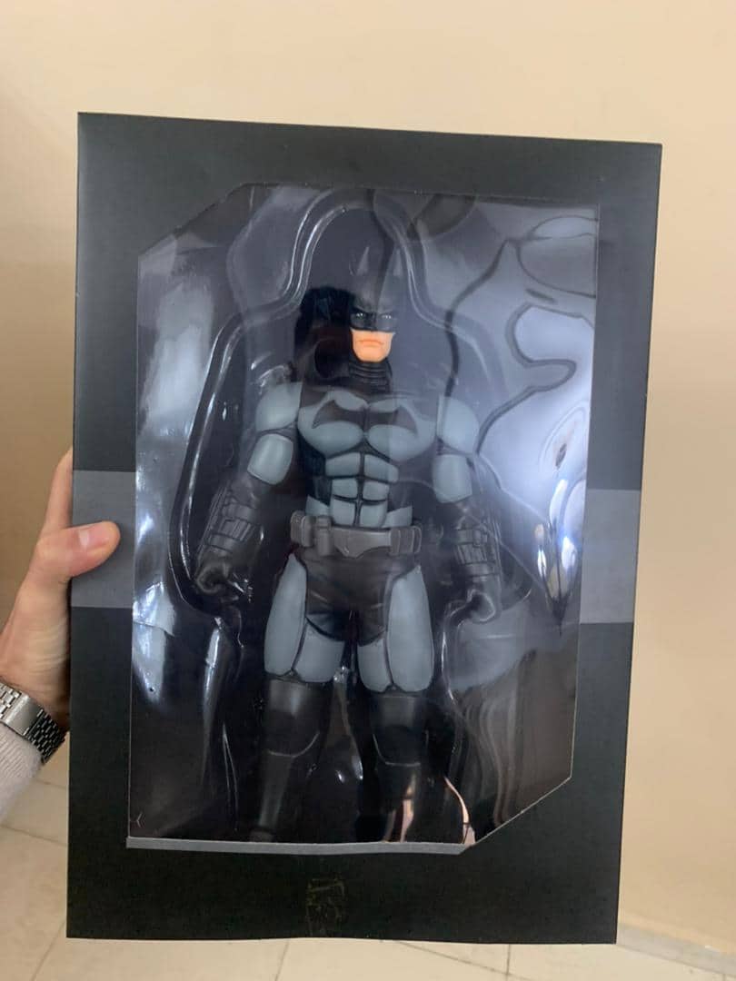 Figurine Géante Batman 30 cm en PVC Le Chevalier Noir à Collectionner - Jouet & Gaming - صورة 7
