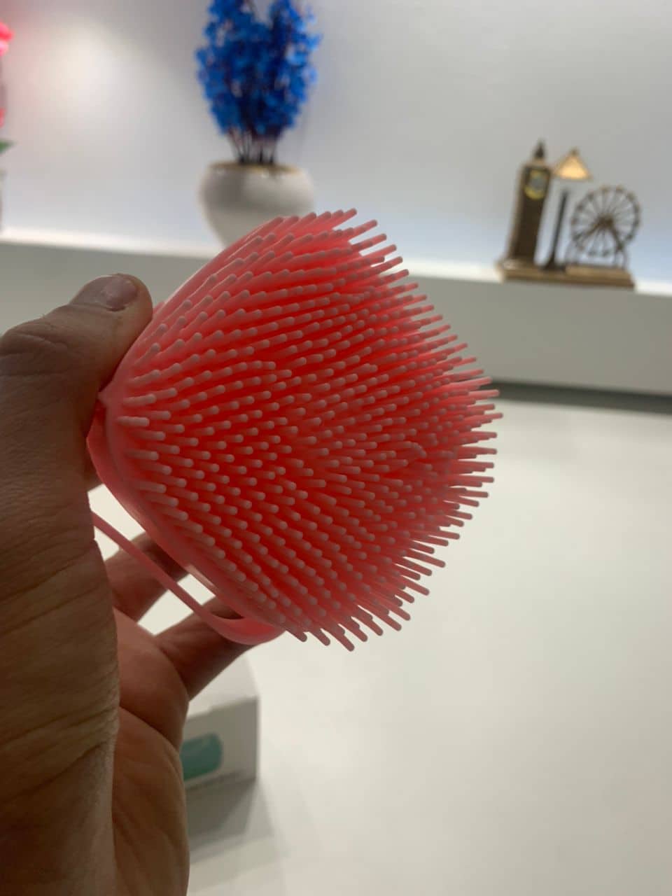 Brosse de Nettoyage et Distributeur De Shampoing en Silicone – فرشاة الحمام من السيليكون - Divers - صورة 6