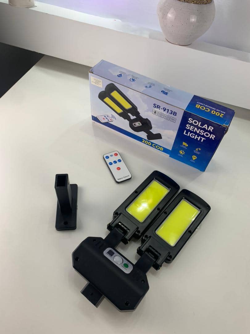 Lampadaires solaires d'extérieur 200 LED avec télécommande et détecteur de mouvement - مصباح بالطاقة الشمسية - Électronique - صورة 9