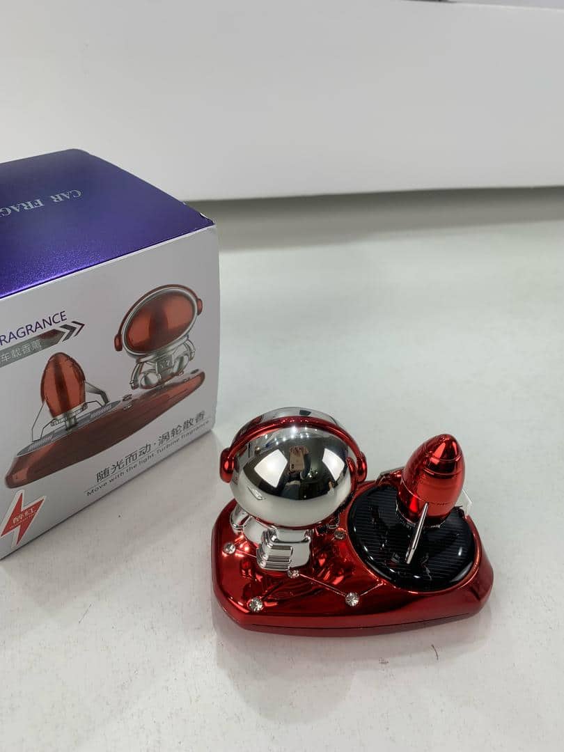 Parfum Voiture Solaire Décor Astronaute – موزع العطر في السيارة - Accessoires Auto/Moto - صورة 6