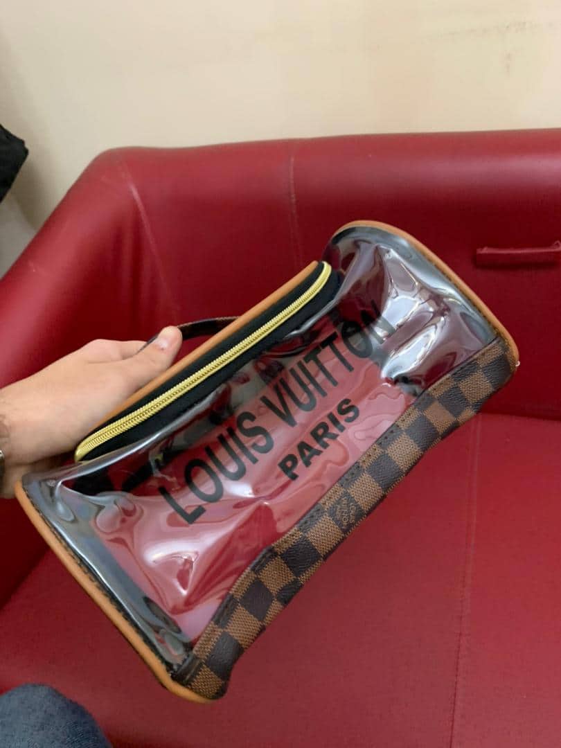 Pochette de Bain pour Produits Cosmétiques LV Unisexe – حقيبة أغراض الحمام - ورشتنا - صورة 6