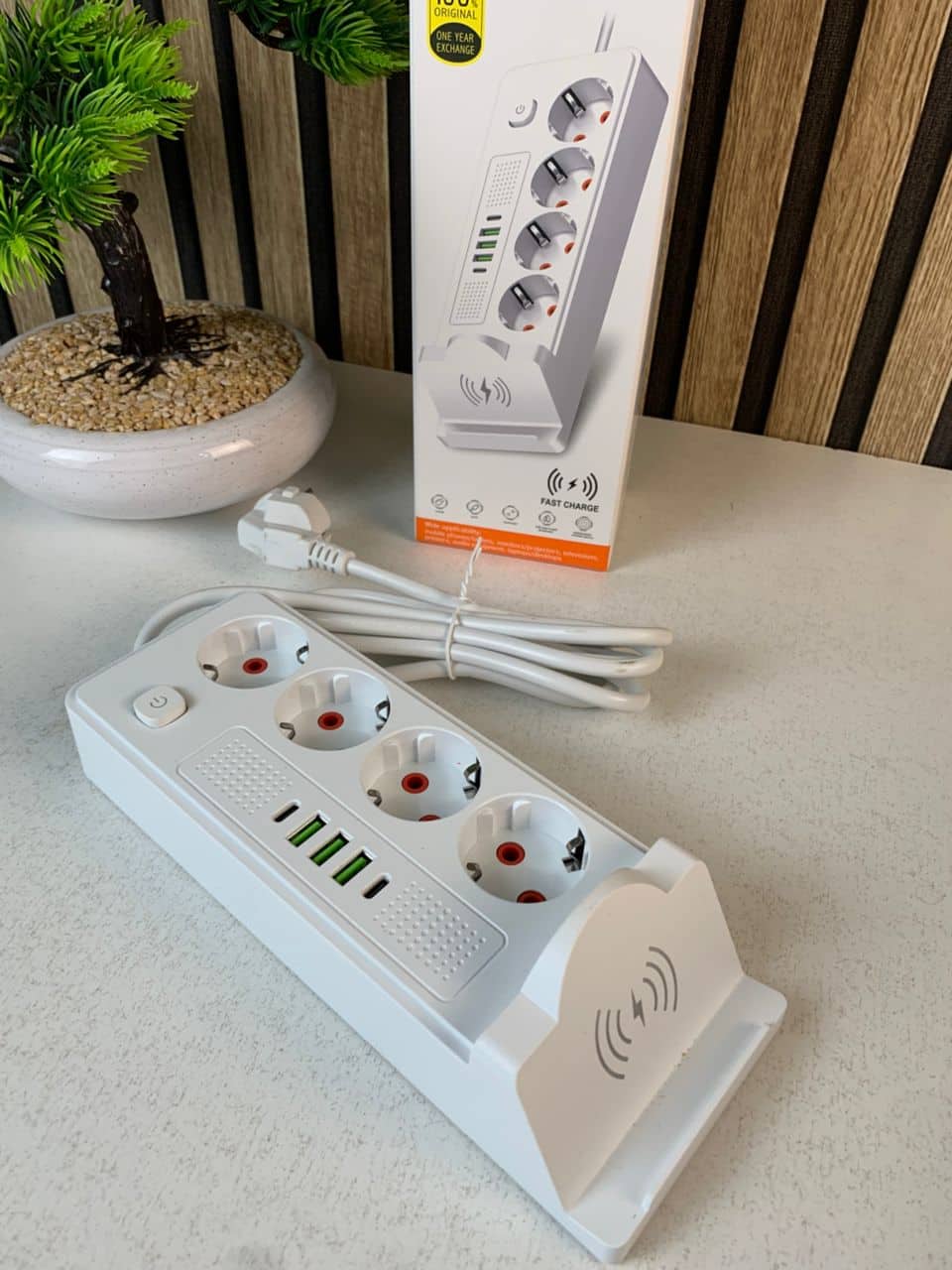 Multiprise 4 SOCKET 2500W avec USB, Type-C et chargement sans fil – مقبس طاقة وشاحن لاسلكي - Électronique - صورة 8