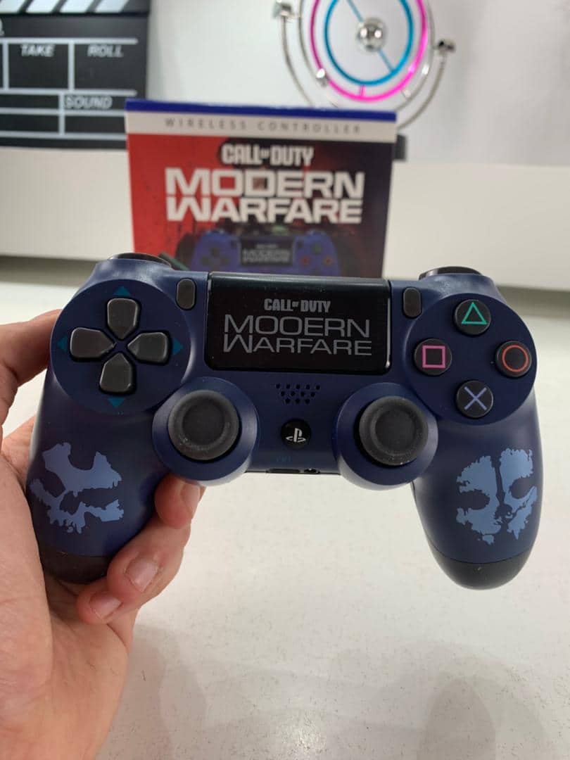 SONY DualShock Manette PS4 Sans Fil, Batterie Rechargeable (High Copy) – Edition Moderne Warfare - Jouet & Gaming - صورة 7