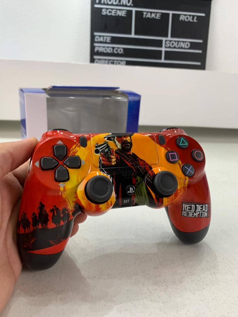 SONY DualShock Manette PS4 Sans Fil, Batterie Rechargeable (High Copy) – Edition Read Dead Redemption 2 - Jouet & Gaming - صورة 4