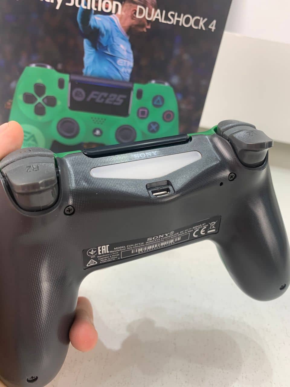 SONY DualShock Manette PS4 Sans Fil, Batterie Rechargeable (High Copy) – Edition FC25 - Jouet & Gaming - صورة 7