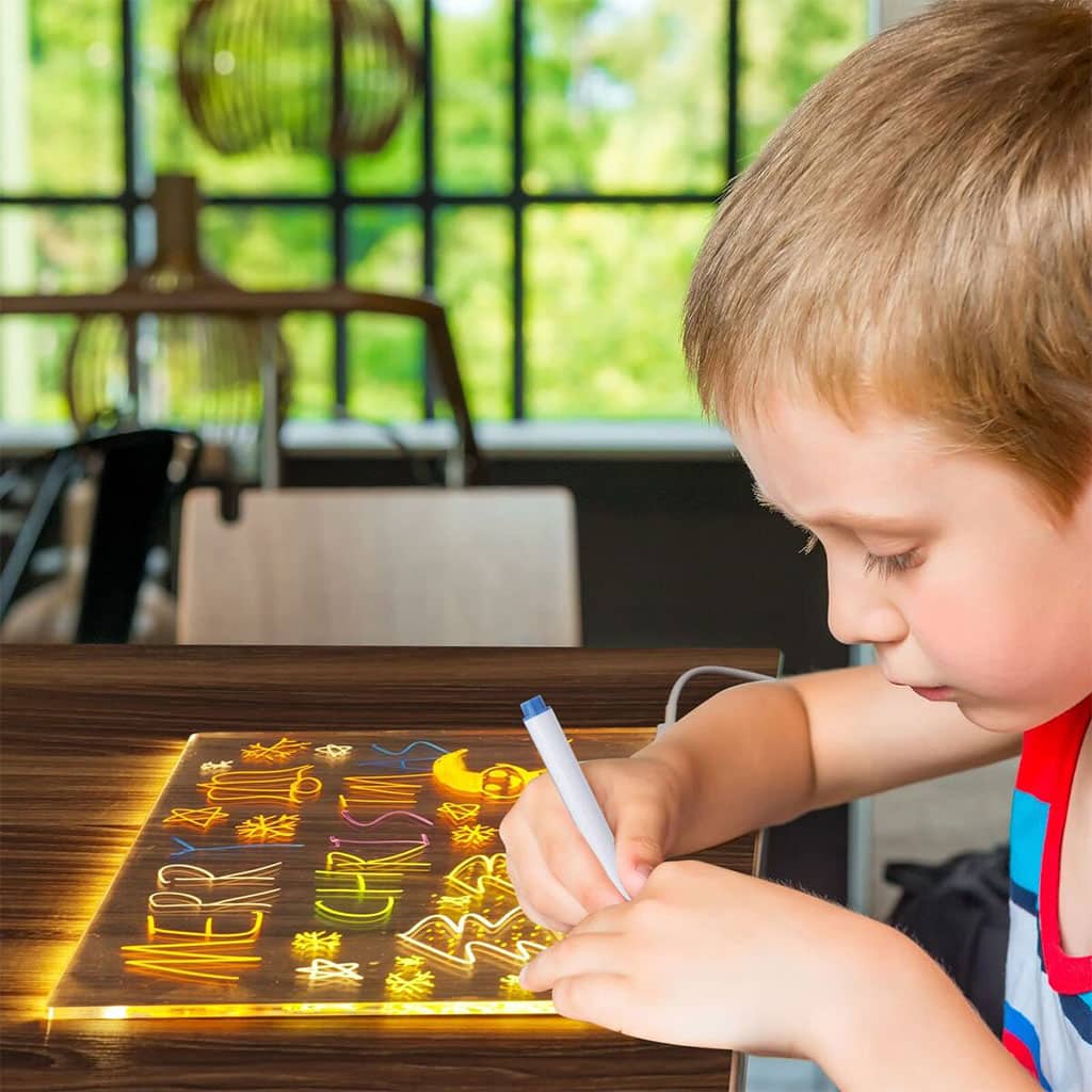 Tableau à Dessin LED coloré avec 7 stylos 40x30cm – لوحة مضيئة للرسم والتلوين - Jouet & Gaming - صورة 4