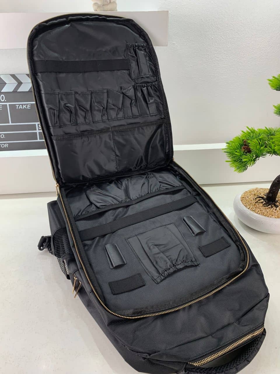 Sac à dos Coiffeur avec des Support pour Tondeuses et Outils Professionnels – حقيبة اغراض الحلاق - Divers - صورة 11