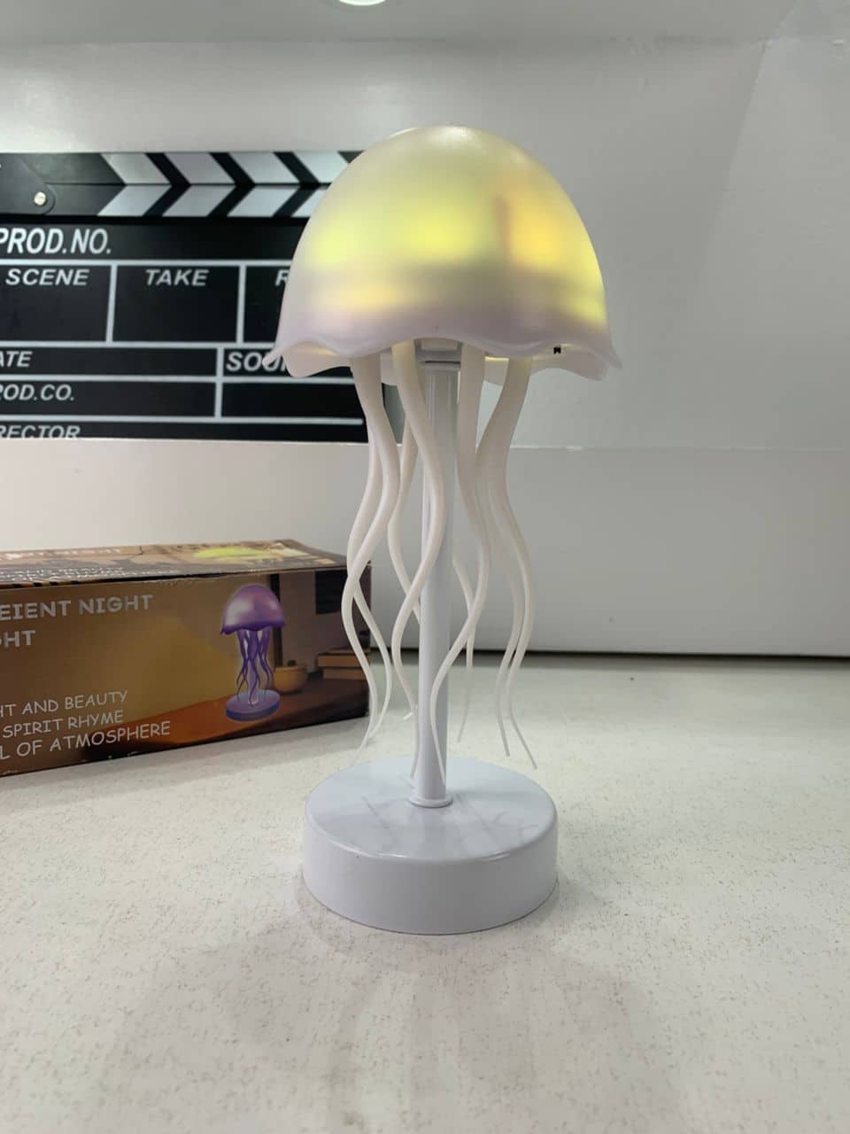 Lampe méduse RVB rechargeable avec capteur tactile et pieds dansants – مصباح ديكور على شكل قنديل - Décoration - صورة 11