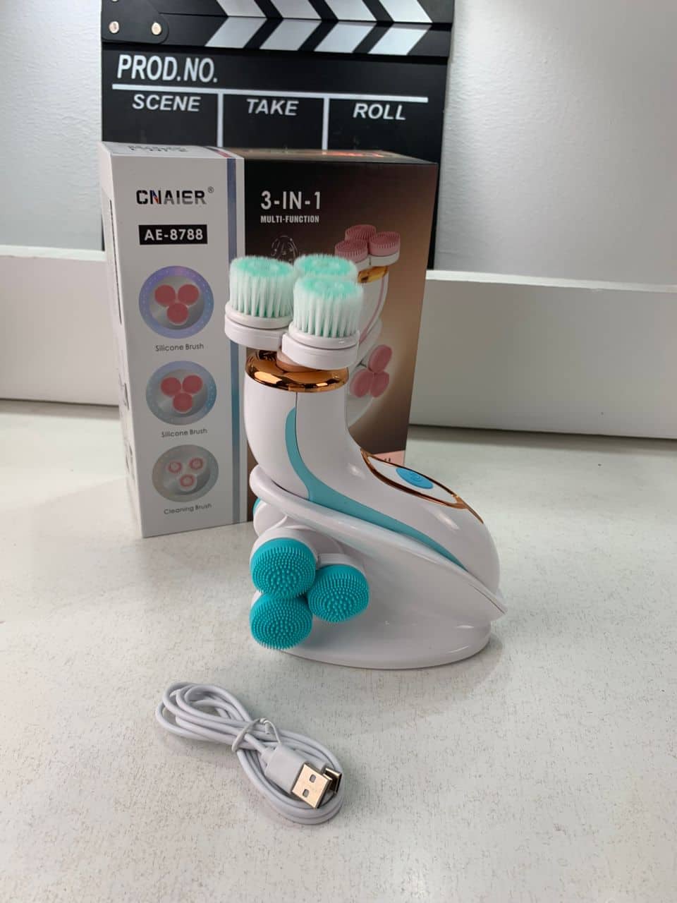 Brosse Nettoyante Électrique Cnaier AE-8788 3 Têtes Rotatives Recharge USB – جهاز تنظيف البشرة بعمق - Soins et Beauté - صورة 8