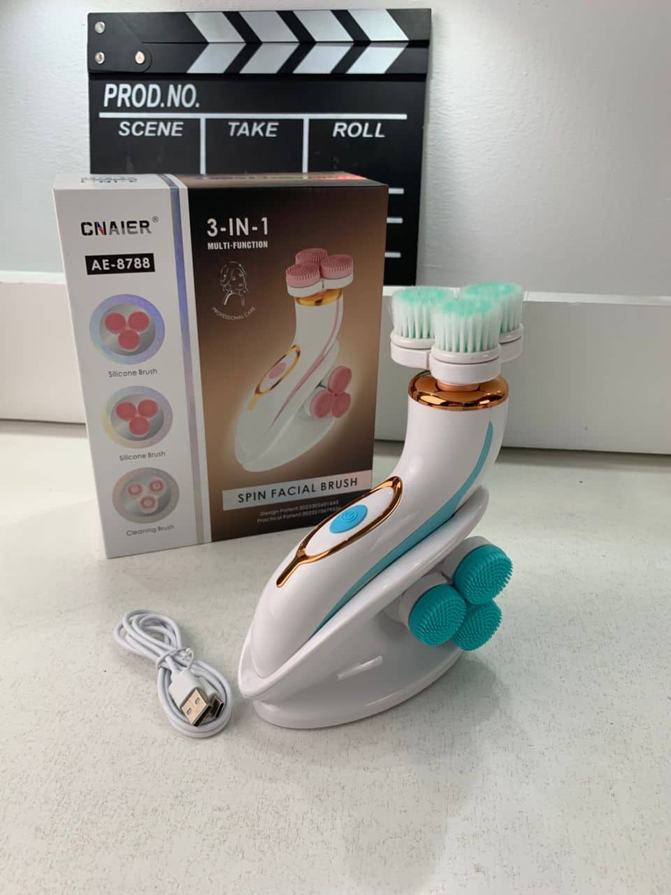 Brosse Nettoyante Électrique Cnaier AE-8788 3 Têtes Rotatives Recharge USB – جهاز تنظيف البشرة بعمق - Soins et Beauté - صورة 9