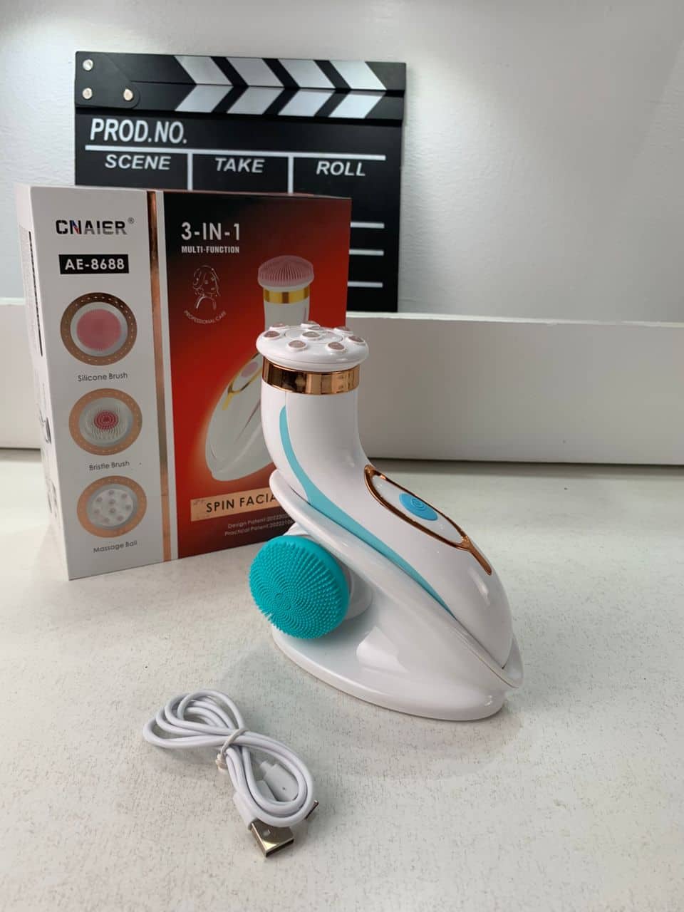 Brosse Nettoyante Électrique Cnaier AE-8788 3 Têtes Rotatives Recharge USB – جهاز تنظيف البشرة بعمق - Soins et Beauté - صورة 12
