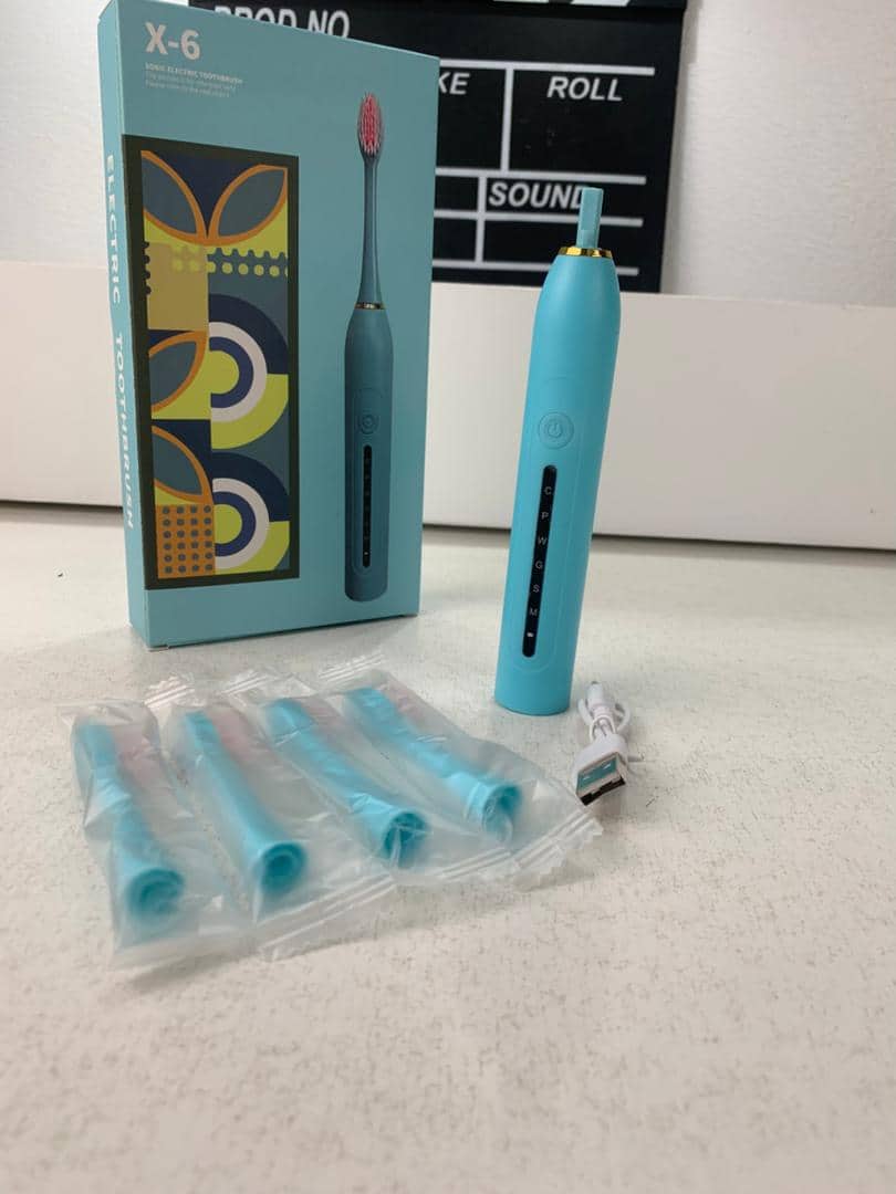 Brosse à Dents Électrique 4 Têtes Incluses Rechargeable et Étanche IPX7 – فرشاة أسنان كهربائية بأربعة رؤوس - Soins et Beauté - صورة 6