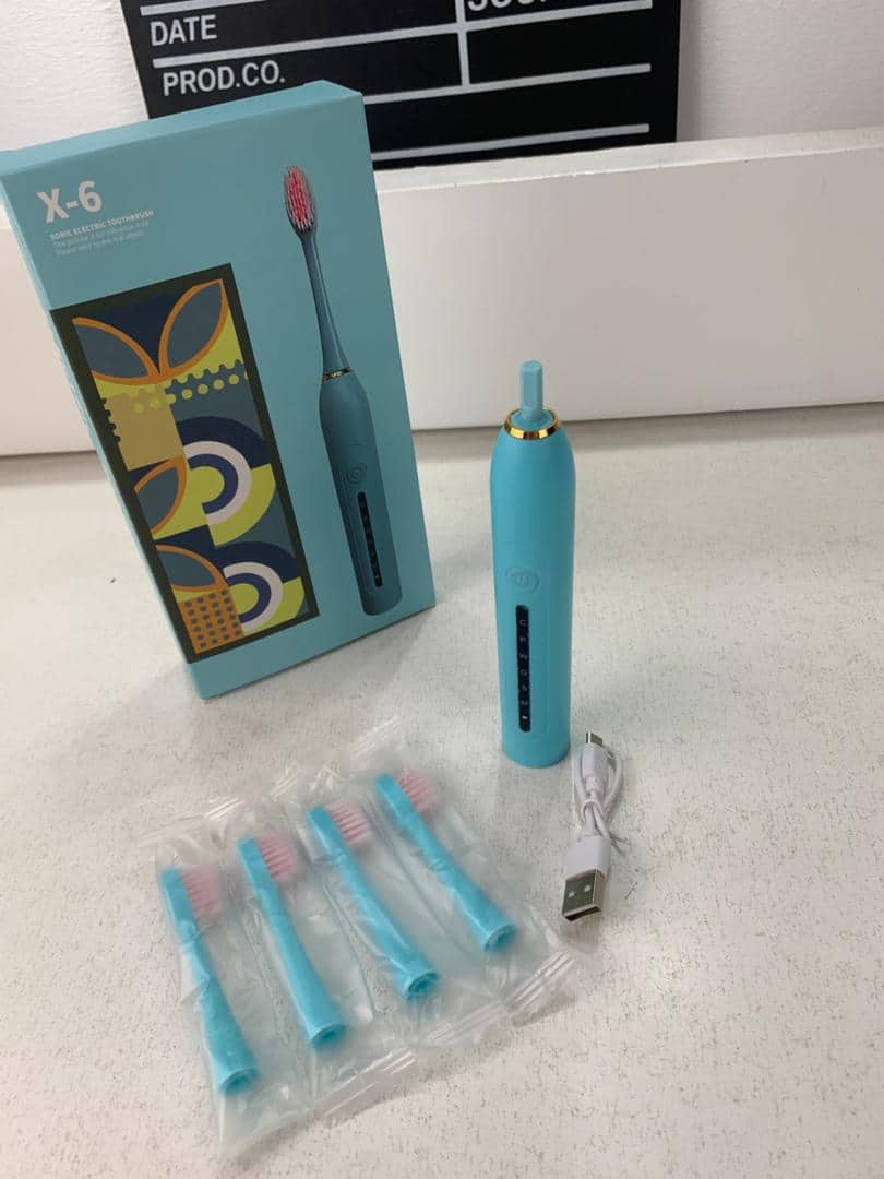 Brosse à Dents Électrique 4 Têtes Incluses Rechargeable et Étanche IPX7 – فرشاة أسنان كهربائية بأربعة رؤوس - Soins et Beauté - صورة 7