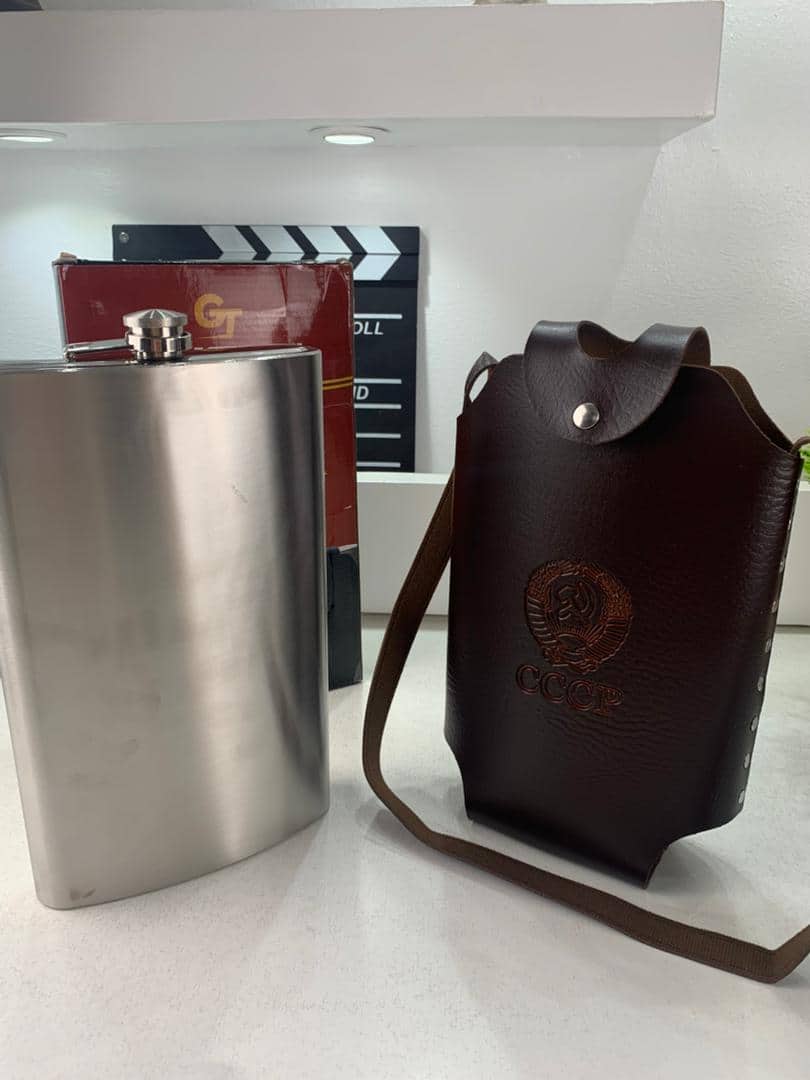 Flasque Métallique Portable 1800ml en Acier Inoxydable 18/8 avec Étui en Cuir pour Activités Extérieures - Camping et Randonnée - صورة 9