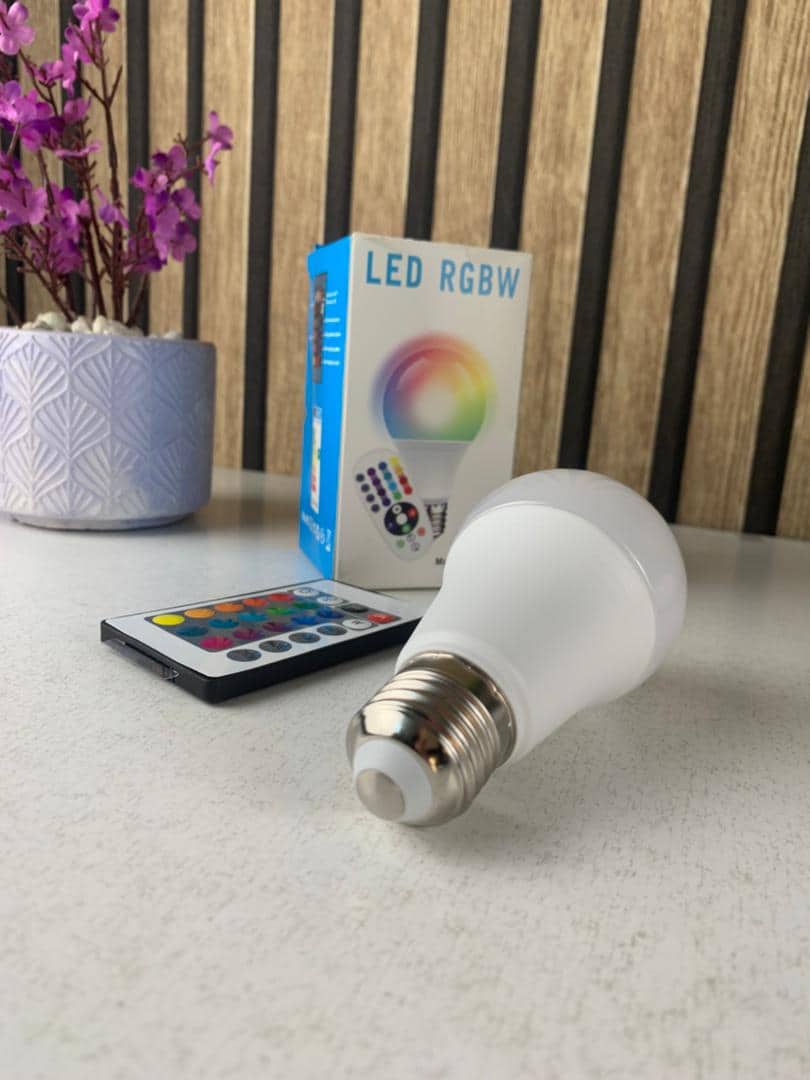 Ampoule LED RGBW E27 à intensité variable 16 couleurs – مصباح بأضواء ملونة - Électronique - صورة 8