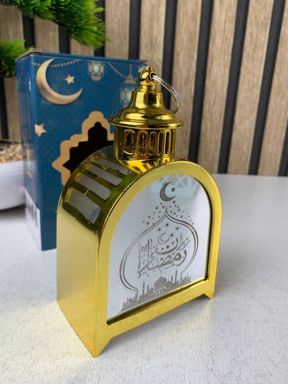 Lanterne de Ramadan Dorée LED Design Traditionnel avec Silhouette – فانوس مضيء لشهر رمضان - Décoration - صورة 5