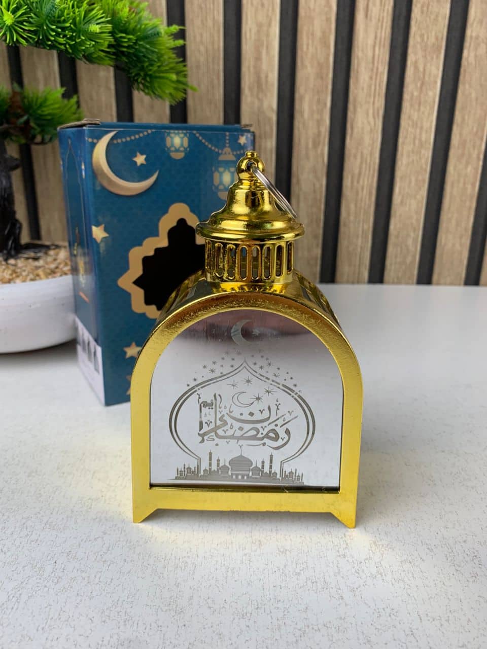 Lanterne de Ramadan Dorée LED Design Traditionnel avec Silhouette – فانوس مضيء لشهر رمضان - Décoration - صورة 6