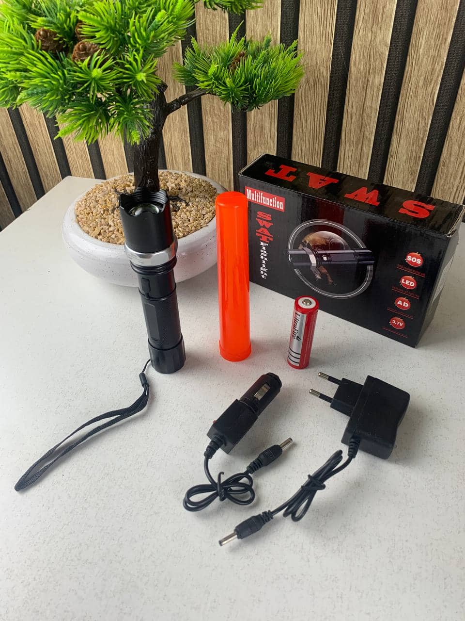 Lampe Torche LED SWAT Multifonction Zoom Réglable et 3 Modes d’Éclairage – مصباح يدوي قابل للشحن - Camping et Randonnée - صورة 10