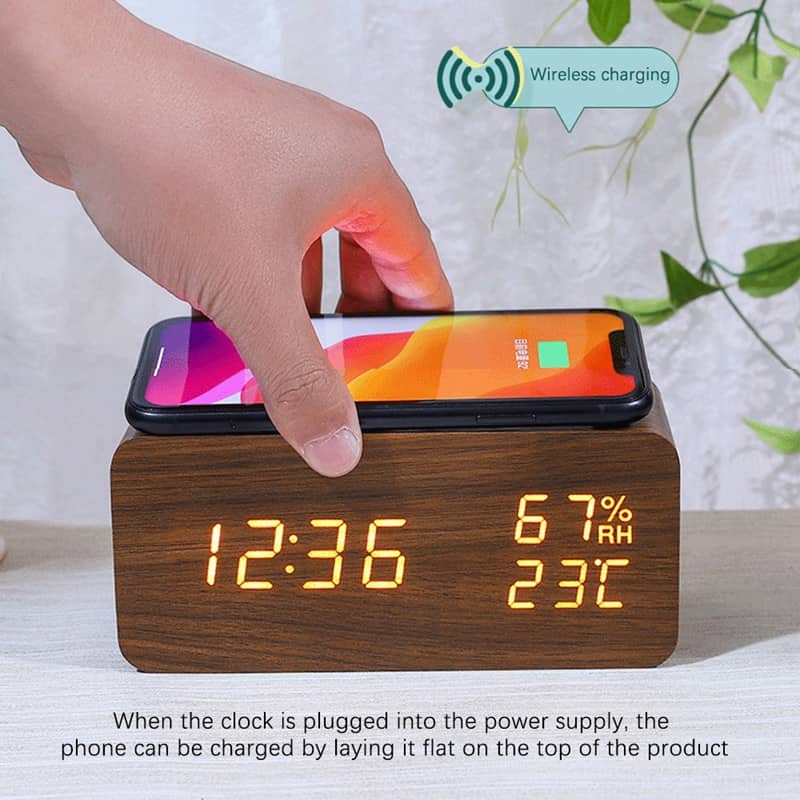 Réveil numérique de bureau en bois avec socle de charge sans fil Qi - Électronique - صورة 2