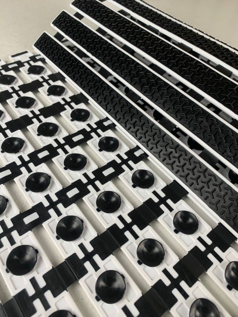 Tapis de baignoire et de douche antidérapant avec trou d’évacuation – بساط حمام مضاد للإنزلاق — معاينة 22