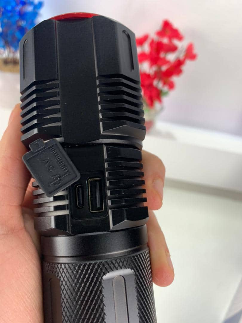Lampe Torche 100W avec Batterie Lithium 18650*3 Portée de 1 à 1,5 km, mise au point réglable – مصباح يدوي عالي الطاقة مع بطارية ليثيوم — معاينة 13