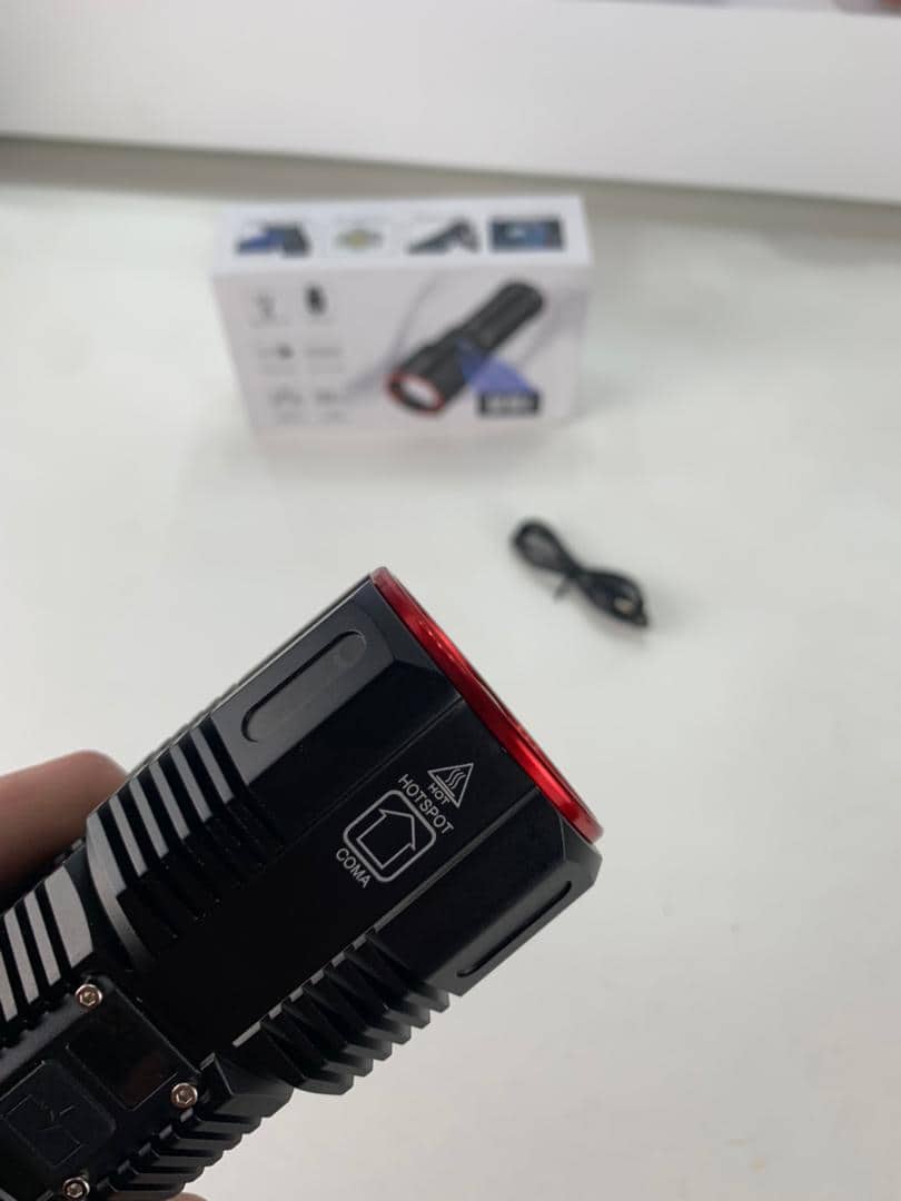 Lampe Torche 100W avec Batterie Lithium 18650*3 Portée de 1 à 1,5 km, mise au point réglable – مصباح يدوي عالي الطاقة مع بطارية ليثيوم — معاينة 11