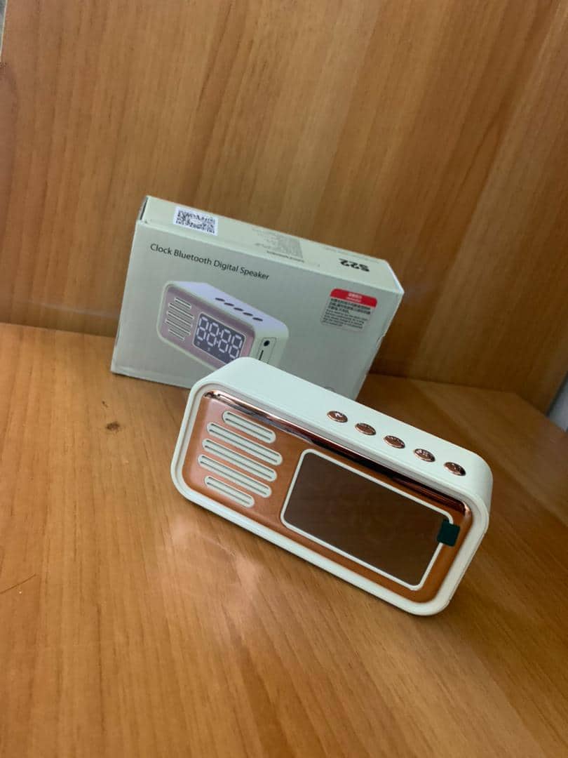 Réveil Bluetooth Rétro avec Haut-Parleur et Fonction IPX5 – ساعة منبه بلوتوث مع مكبر صوت — معاينة 10