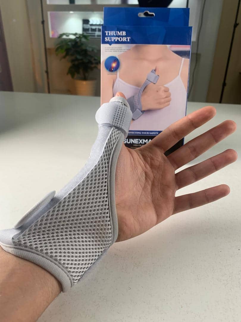 Attelle de Protection Réglable et Respirant pour le Pouce – ضمادة إصبع الكبير — معاينة 9