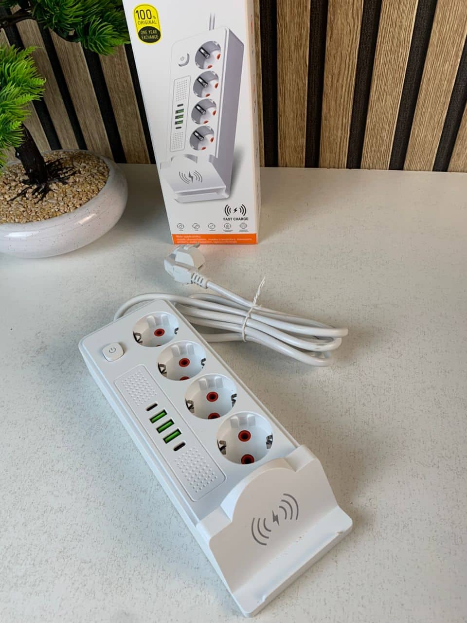 Multiprise 4 SOCKET 2500W avec USB, Type-C et chargement sans fil – مقبس طاقة وشاحن لاسلكي — معاينة 9