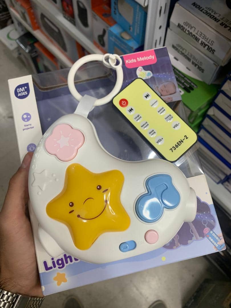 Projecteur veilleuse musicale avec télécommande pour bébé - جهاز عرض ضوئي ليلي موسيقي مع جهاز تحكم عن بعد للطفل — معاينة 2
