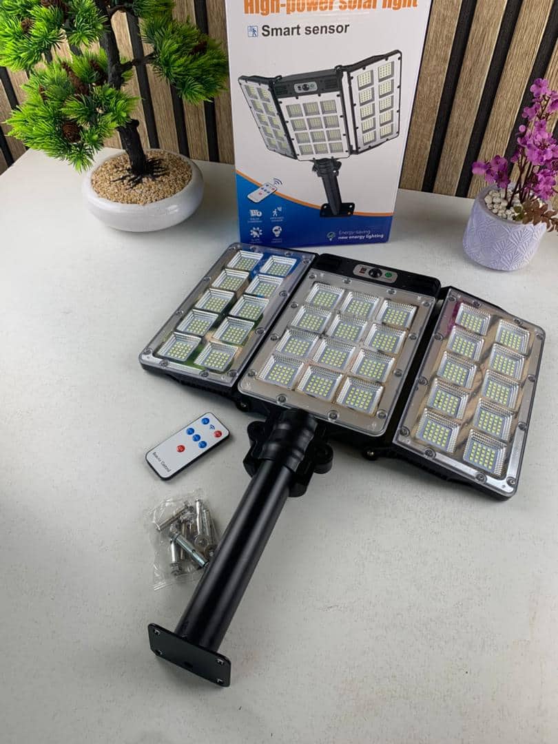 Lampes Solaires Extérieure Super lumineuse avec 3 Panneaux 800LED et Télécommande – مصباح خارجي بالطاقة الشمسية مع يد تحكم — معاينة 8