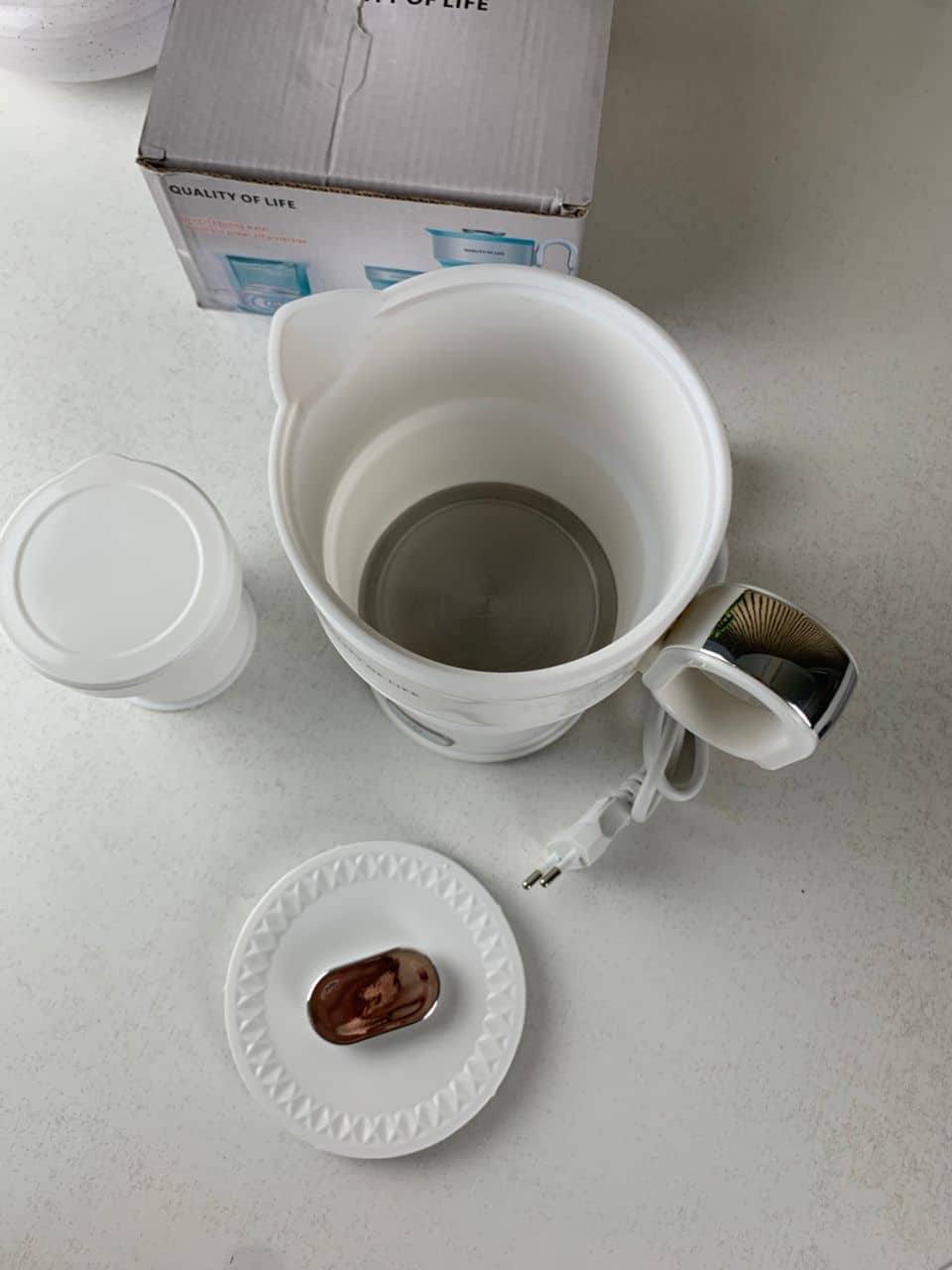 Bouilloire Électrique Pliable en Silicone Alimentaire avec Gobelet Pliable – غلاية مياه قابلة للطي ومحمولة — معاينة 10