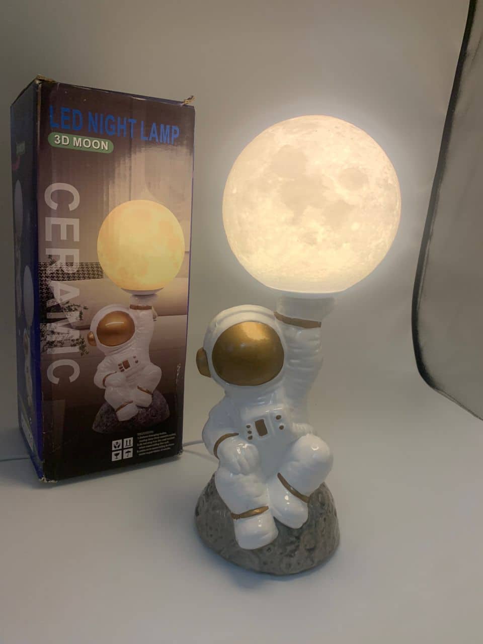 Veilleuse Astronaute et Lampe de Table en Céramique — معاينة 10
