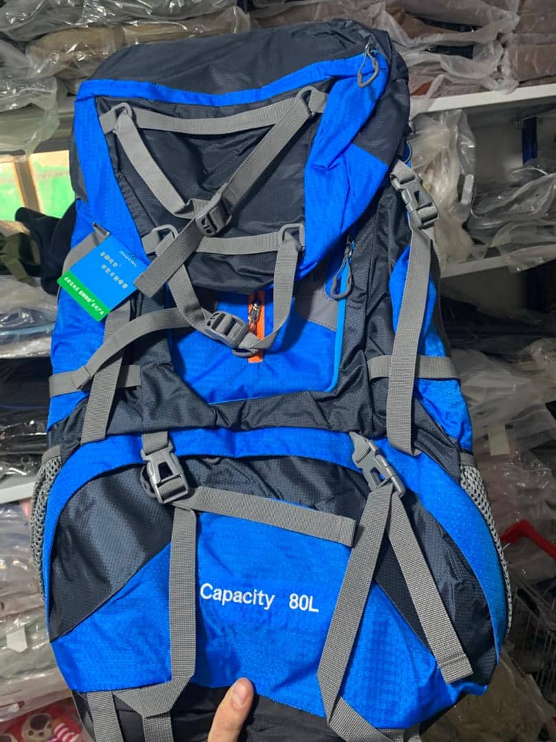Sac à dos randonnée professionnel 80 L étanche, système de soutien dorsal léger — معاينة 9
